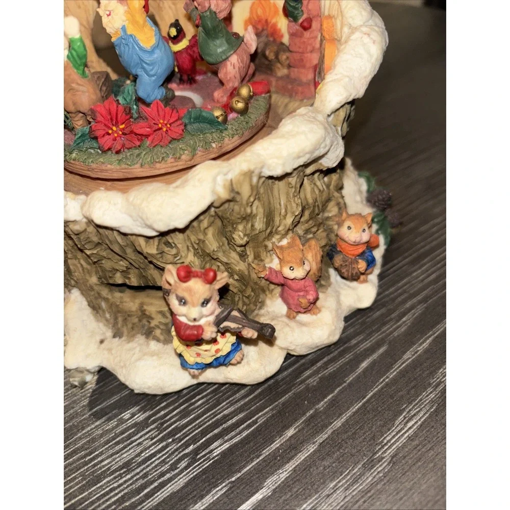 Vintage Music Box Ceramic Santa/elf/rabbits in tree spinning‎ Plays Melody